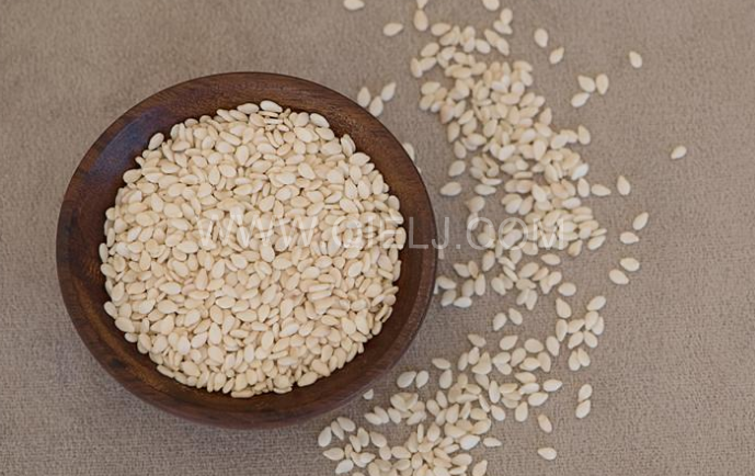芝麻油壓榨處理設(shè)備,企鵝牌液壓榨油機(jī)勇于創(chuàng)新生產(chǎn)效率高(圖1) 芝麻油壓榨處理設(shè)備,企鵝牌液壓榨油機(jī)勇于創(chuàng)新生產(chǎn)效率高(圖1)
